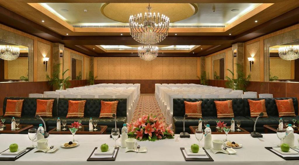 Savoy Suites Manesar Γκουργκάον Εξωτερικό φωτογραφία
